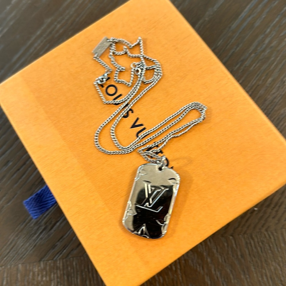 Men’s LV dog tag necklace